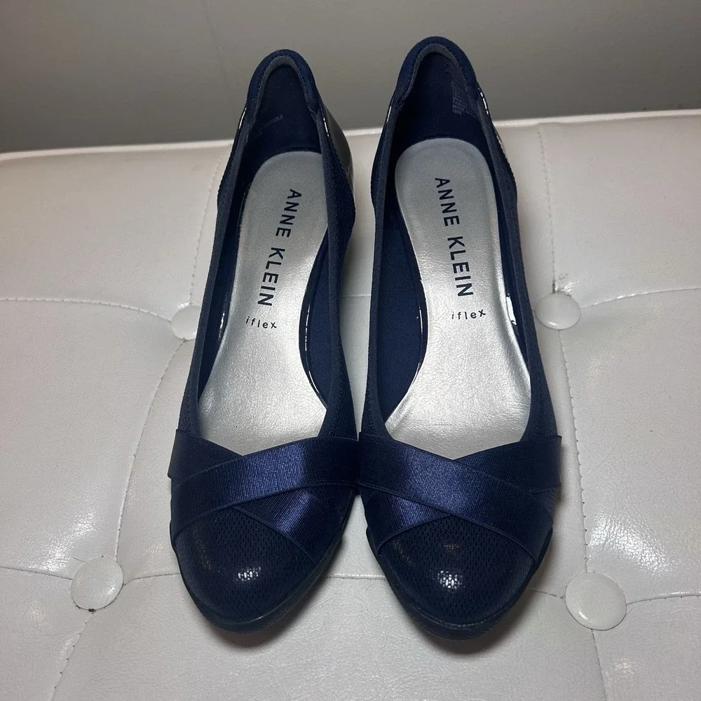 Anne Klein‎ Size 6 Women's Timeout Wedge Heel Pump Navy